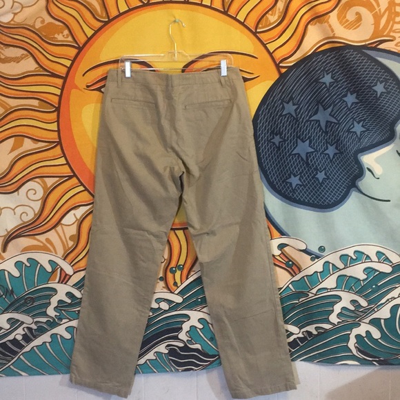 Gap lived in relaxed. 32/32 khaki - Picture 4 of 5